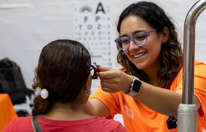 Juárez acerca servicios y trámites gratuitos a más de mil habitantes