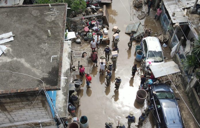 “Llegaremos a todos los rincones”: Sheinbaum promete ayuda a afectados por las inundaciones en México