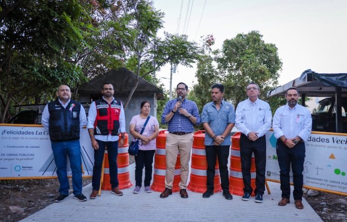 David de la Peña inaugura nueva calle pavimentada en La Cieneguilla