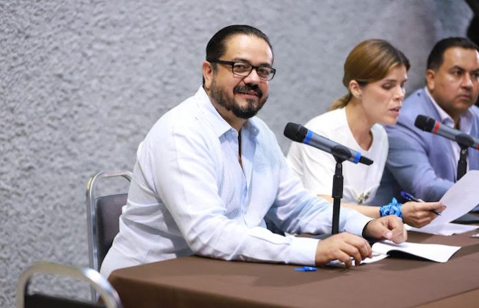 Buscan instalar desfibriladores en dependencias públicas de Nuevo León