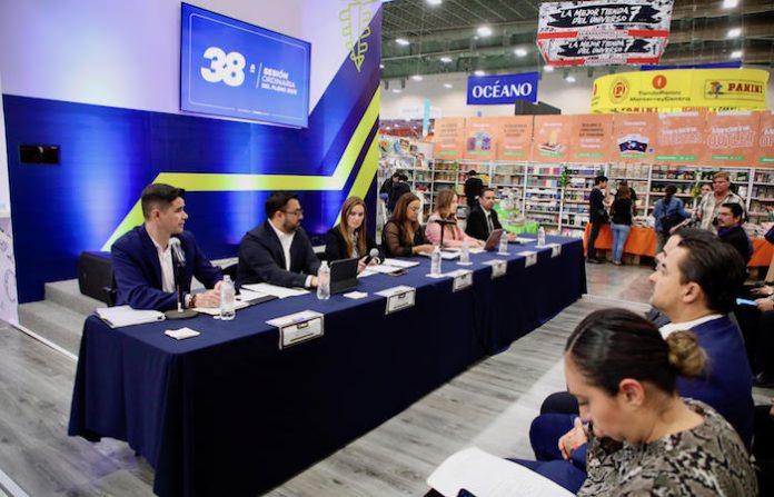 Sesiona INFONL por primera vez fuera de su sede y lo hace desde la Feria Internacional del Libro Monterrey 2025