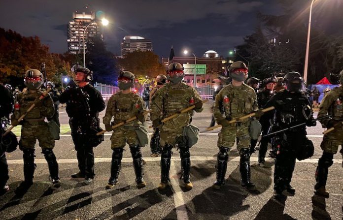 Trump señala “caos sin ley” para justificar despliegue de Guardia Nacional en Oregon