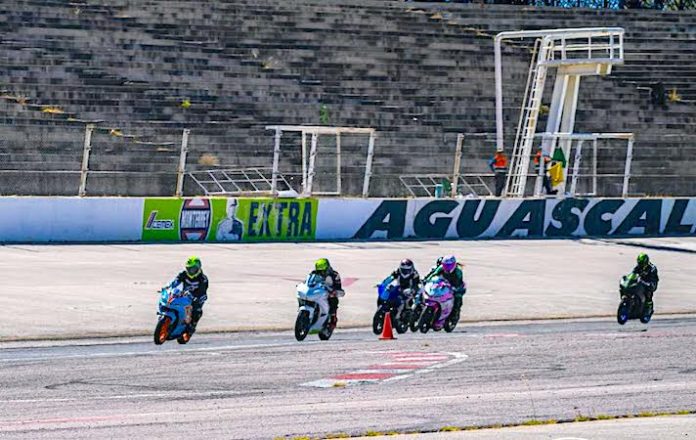 El SCC estrena la categoría 1000cc de motos en el Óvalo Aguascalientes México