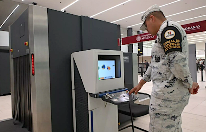 El director de las aduanas de México reconoce que aún persiste el “cáncer” del contrabando de combustible