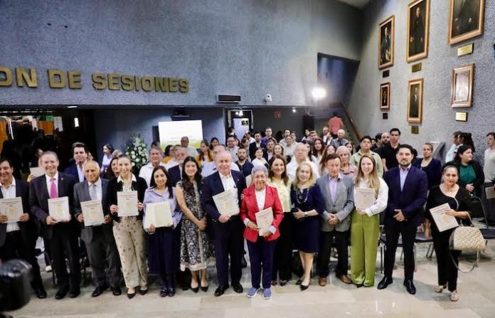 Historia y civismo: Congreso pone al alcance la primera Constitución del Estado