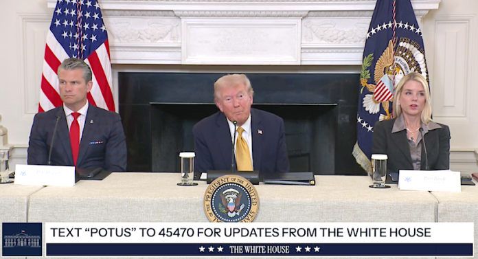 El presidente estadounidense Donald Trump advirtió que el próximo paso a seguir en la lucha que su Administración ha emprendido contra los cárteles transnacionales son las operaciones terrestres