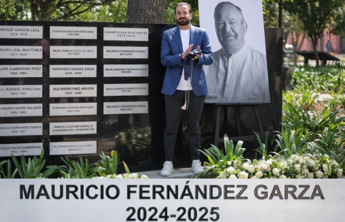 San Pedro honra a Mauricio Fernández Garza con placa en el Monumento a Presidentes Municipales