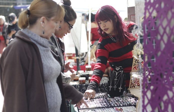 El 80% de los jóvenes trabaja sin seguridad social y con salarios bajos en Ciudad de México