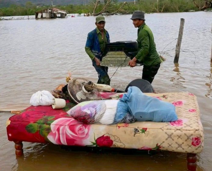 Más de 735.000 evacuados en Cuba por el impacto del huracán Melissa