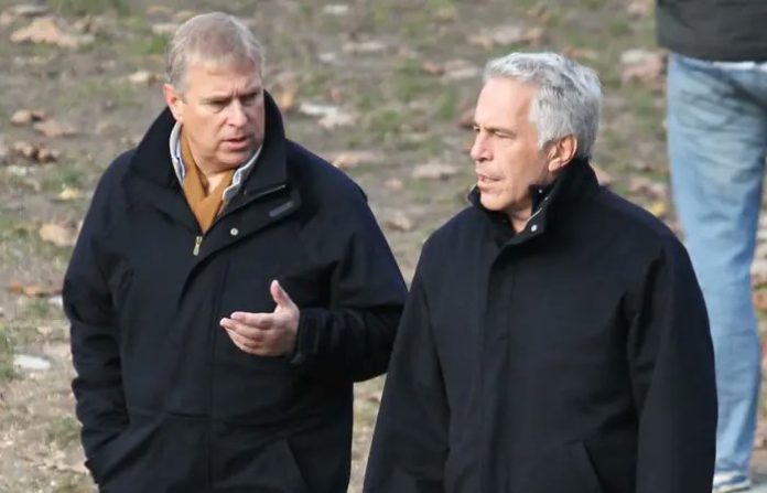 El hermano del rey del Reino Unido abandona la mansión real ante nuevas revelaciones del caso Epstein