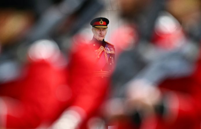 Rey británico Carlos III inicia proceso formal para despojar de títulos al príncipe Andrés