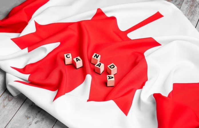 Trump promete aranceles del 100% a Canadá si cierra acuerdos comerciales con China