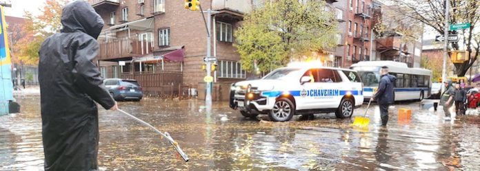 Inundaciones dejan varios muertos y caos en Nueva York