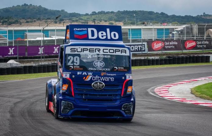 Problemas eléctricos afectan a “Harry” Dueñas en la Súper Copa Puebla