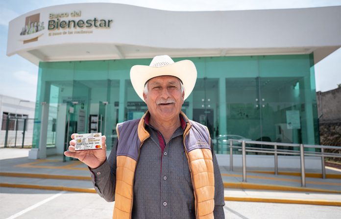 Gobierno de México prevé aumentar casi al triple los recursos destinados a los apoyos sociales y las becas