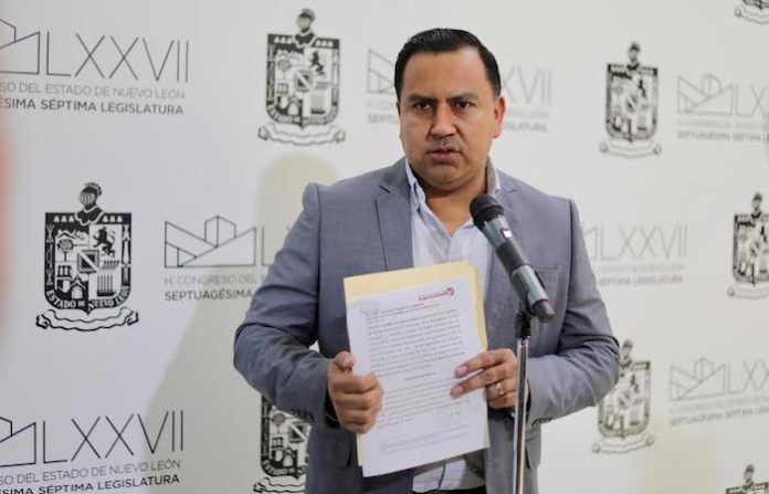Valdez impulsa reforma para priorizar vacunación y cuidado infantil