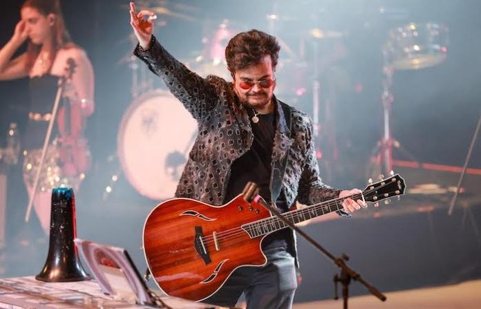 Aleks Syntek celebra 35 años de carrera en el Arte Fest San Pedro 2025