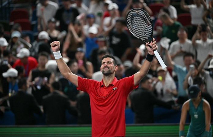 Entre humedad y dolor, Djokovic sobrevive a Munar en Shanghái