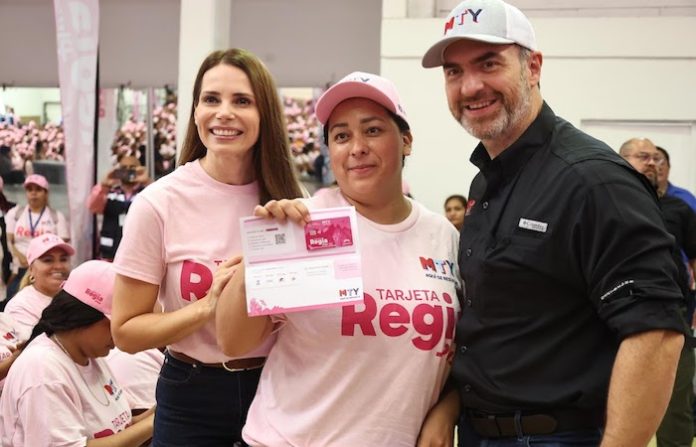 Suma Monterrey otras 500 beneficiadas con la entrega de la Tarjeta Regia Plus
