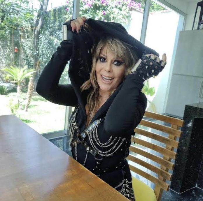 Alejandra Guzmán se recupera tras nueva cirugía de columna vertebral