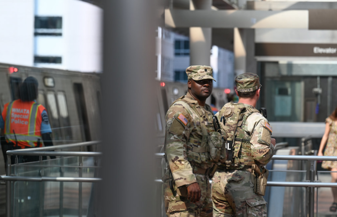EU despliega a cientos de soldados en Chicago