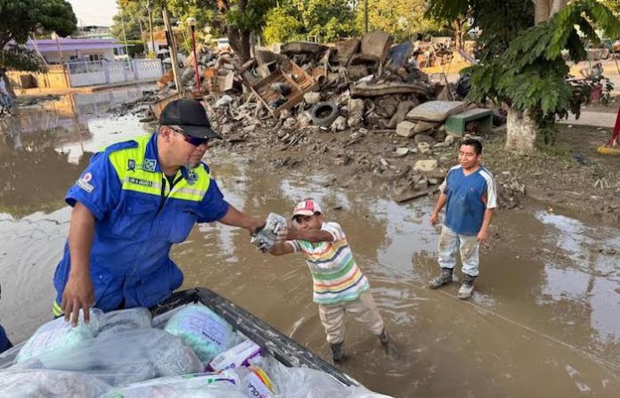 Entre lodo y esperanza: San Nicolás lleva ayuda a Veracruz tras las inundaciones