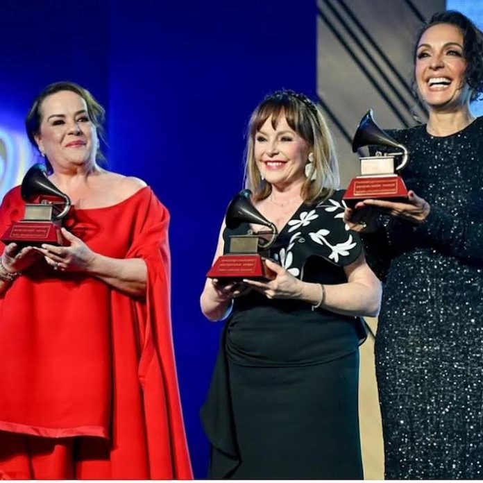 Pandora es celebrada con Latin Grammy por 40 años de carrera