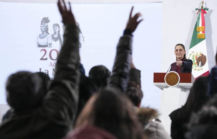 “La última intervención de EU provocó que nos quitaran la mitad del territorio”, recuerda Sheinbaum