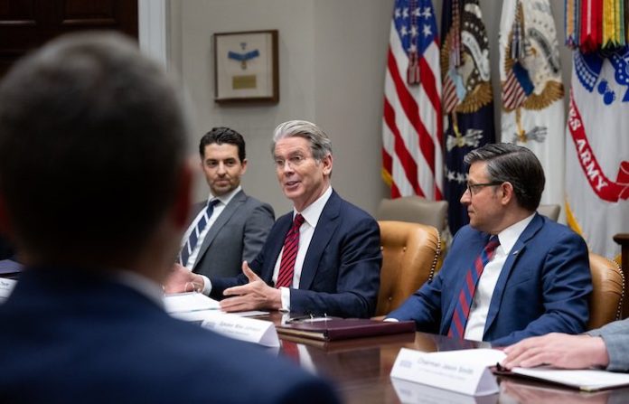 ¿Doctrina Monroe 2.0?: Bessent dice que EU recuperará Latinoamérica mediante su “liderazgo económico”