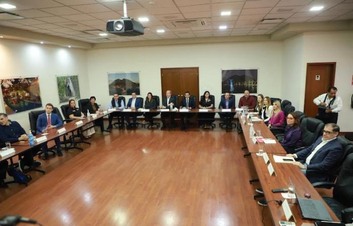 Carlos de la Fuente acusa exceso en la deuda solicitada por el Gobierno estatal para 2026