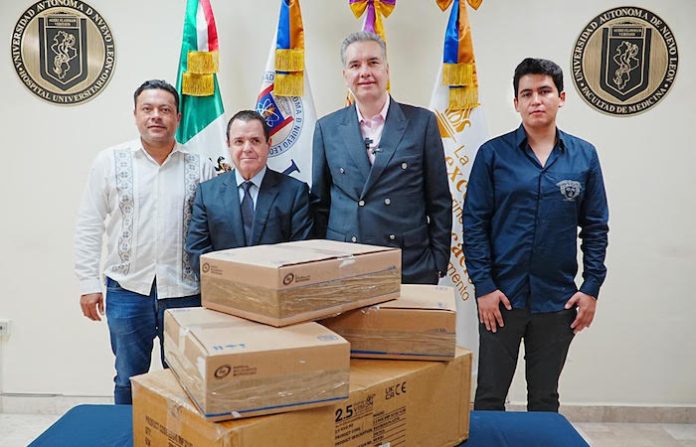 Gestiona Waldo Fernández donación de medicamentos al Hospital Universitario