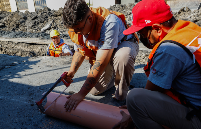 Renuevan red de drenaje en la colonia Del Vidrio tras décadas de uso