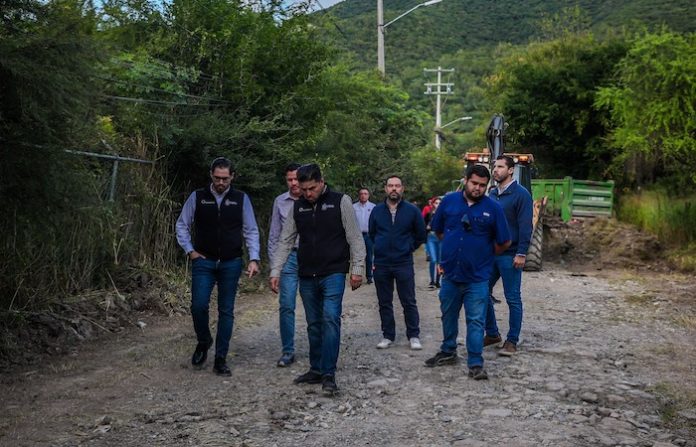 Arranca pavimentación de concreto hidráulico en la calle Raúl Caballero en Santiago