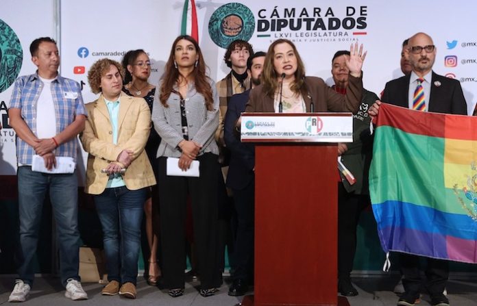 Reclaman al Gobierno Federal por borrar a la comunidad LGBTTTIQ+ de sus políticas