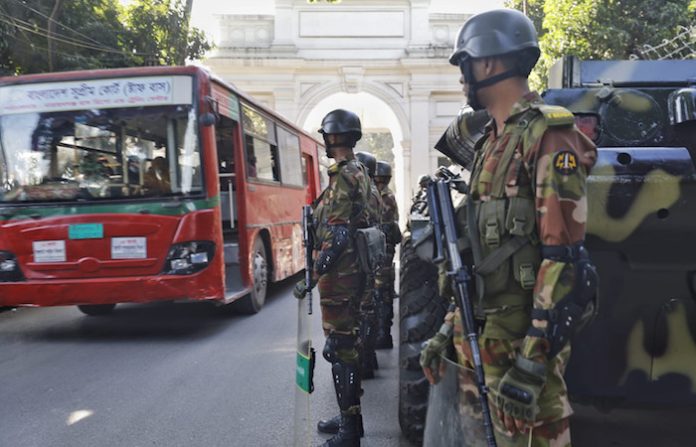 Explota Bangladés tras veredicto: más de 50 heridos por disturbios tras sentencia de muerte a ex primera ministra