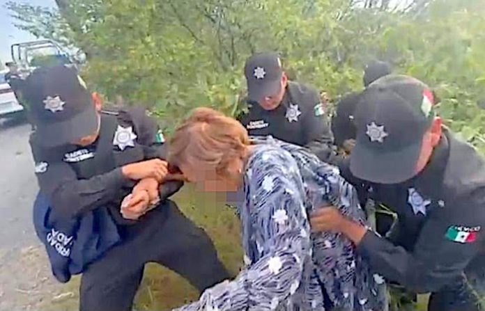 Cadetes y Guardia Auxiliar de Monterrey rescatan a tres personas tras caída de vehículo a un barranco