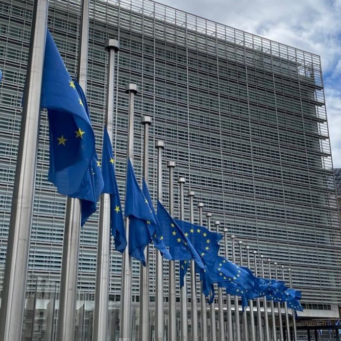 El canciller griego califica de “fracaso total” el cambio de enfoque de la UE de la economía a la defensa