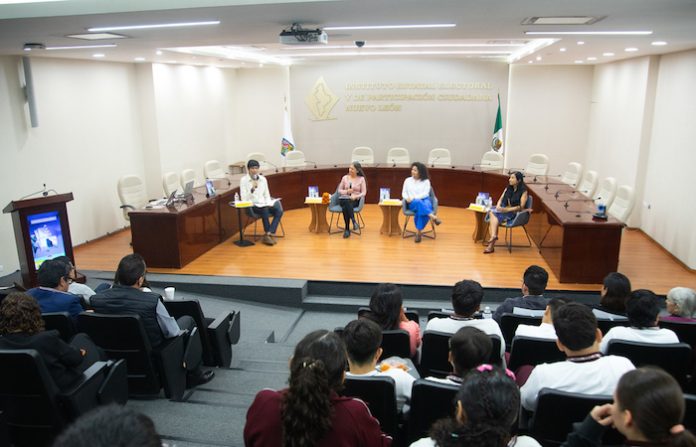 Presentan ante estudiantes el cuento infantil “Osos en el cielo”