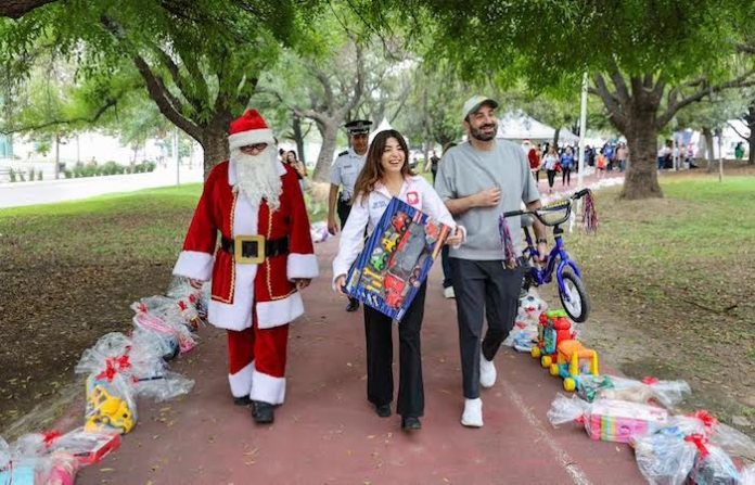 San Pedro rebasa la meta del Kilómetro del Juguete rumbo a la Navidad
