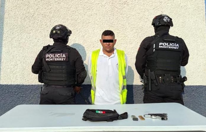 Cae en Monterrey hombre armado con orden de aprehensión por robo en Quintana Roo