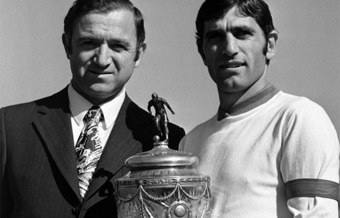 FIFA iza a media asta bandera rusa por la muerte de la leyenda soviética Nikita Simonián