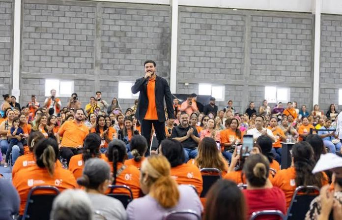 Samuel García impulsa autonomía económica de mujeres y entrega apoyos en Cadereyta