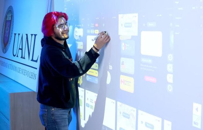 Estudiantes de la UANL triunfan con aplicación para viajeros rumbo al Mundial