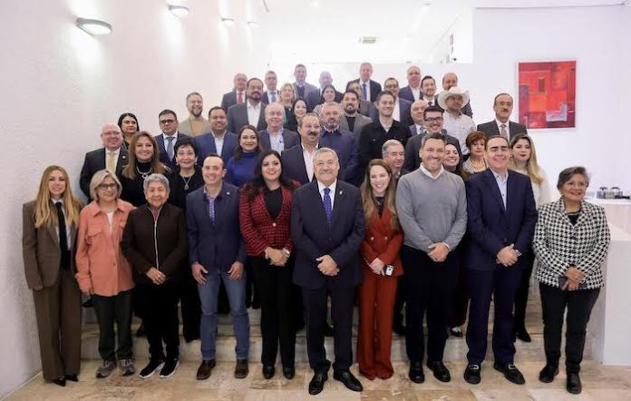 Rector expone a diputados proyectos clave en educación y salud para 2026