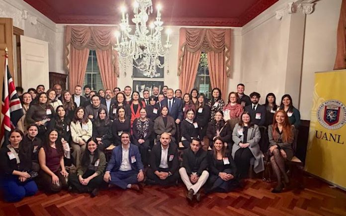 Rector de la UANL fortalece lazos con exalumnos en Europa y promueve una red global de egresados