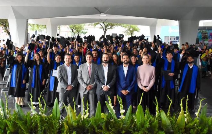 Apoya San Pedro a 120 jóvenes para concluir su preparatoria