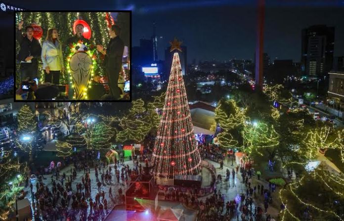 Regia Navidad Mundialista ilumina el centro de Monterrey