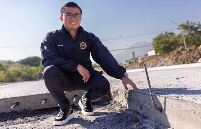 Félix Arratia impulsa segunda etapa de pavimentación en la avenida Acueducto