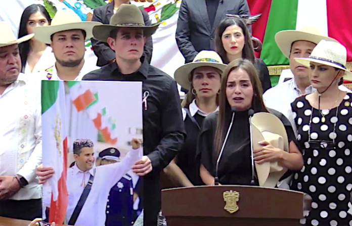 Video: Grecia Quiroz asume la presidencia municipal de Uruapan entre aplausos y duelo