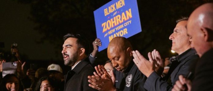 Triunfo de Mamdani representa un llamado a “la salida de la vieja guardia” del Partido Demócrata, dice analista